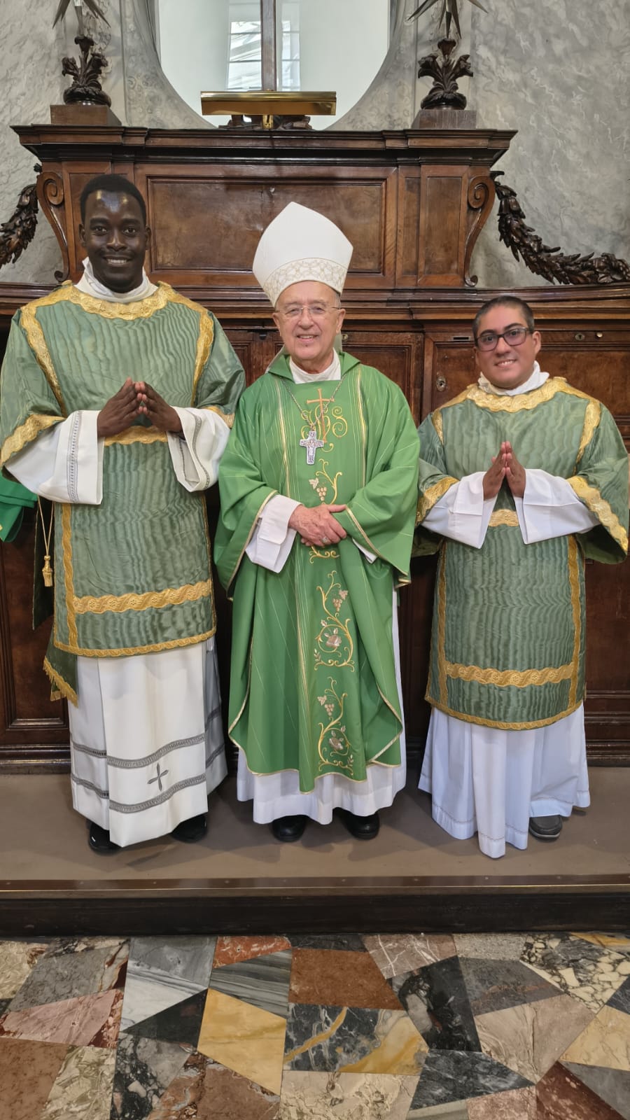 Ordinazione diaconale con il vescovo celebrante