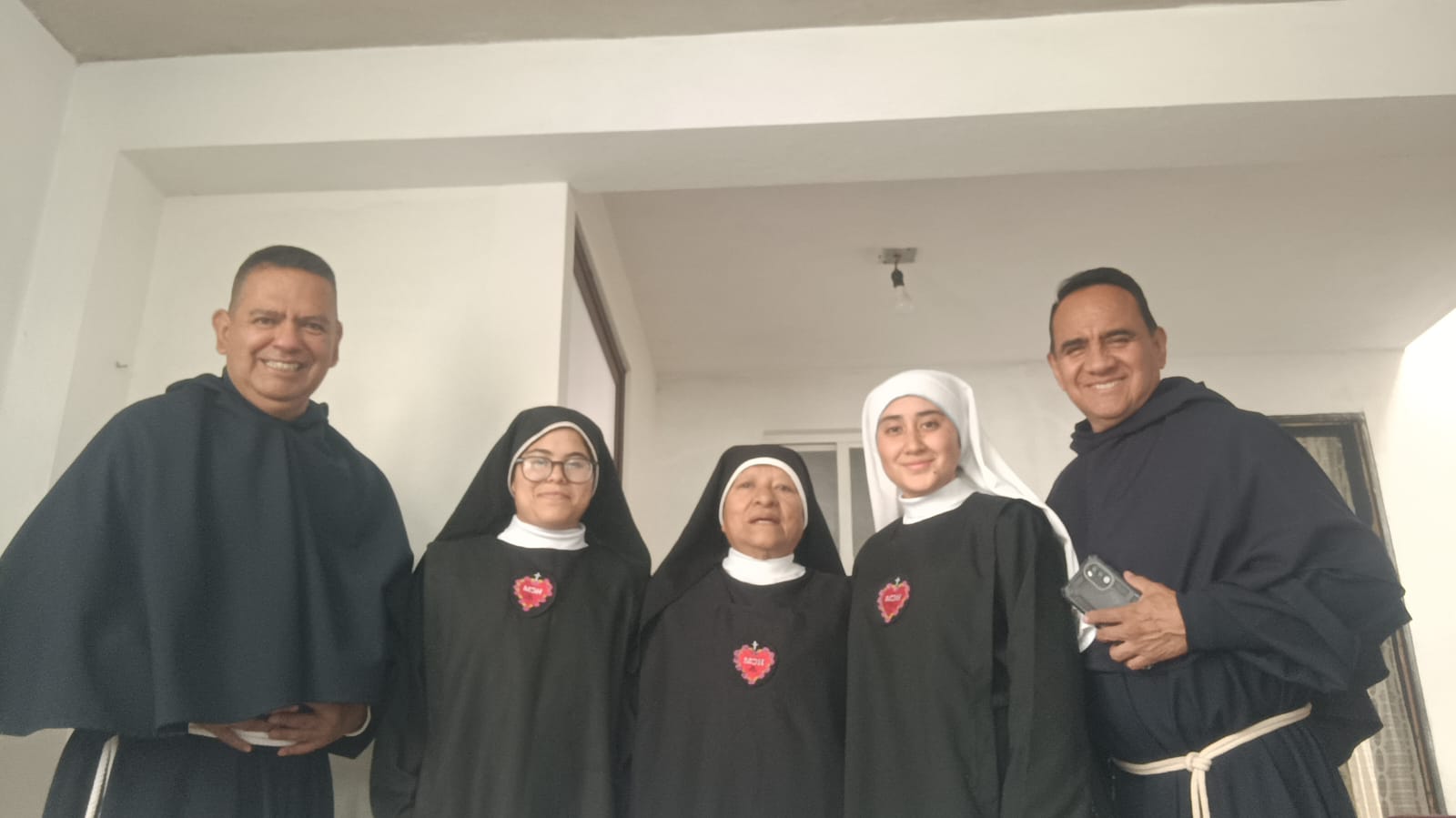 Frati con le religiose della comunità