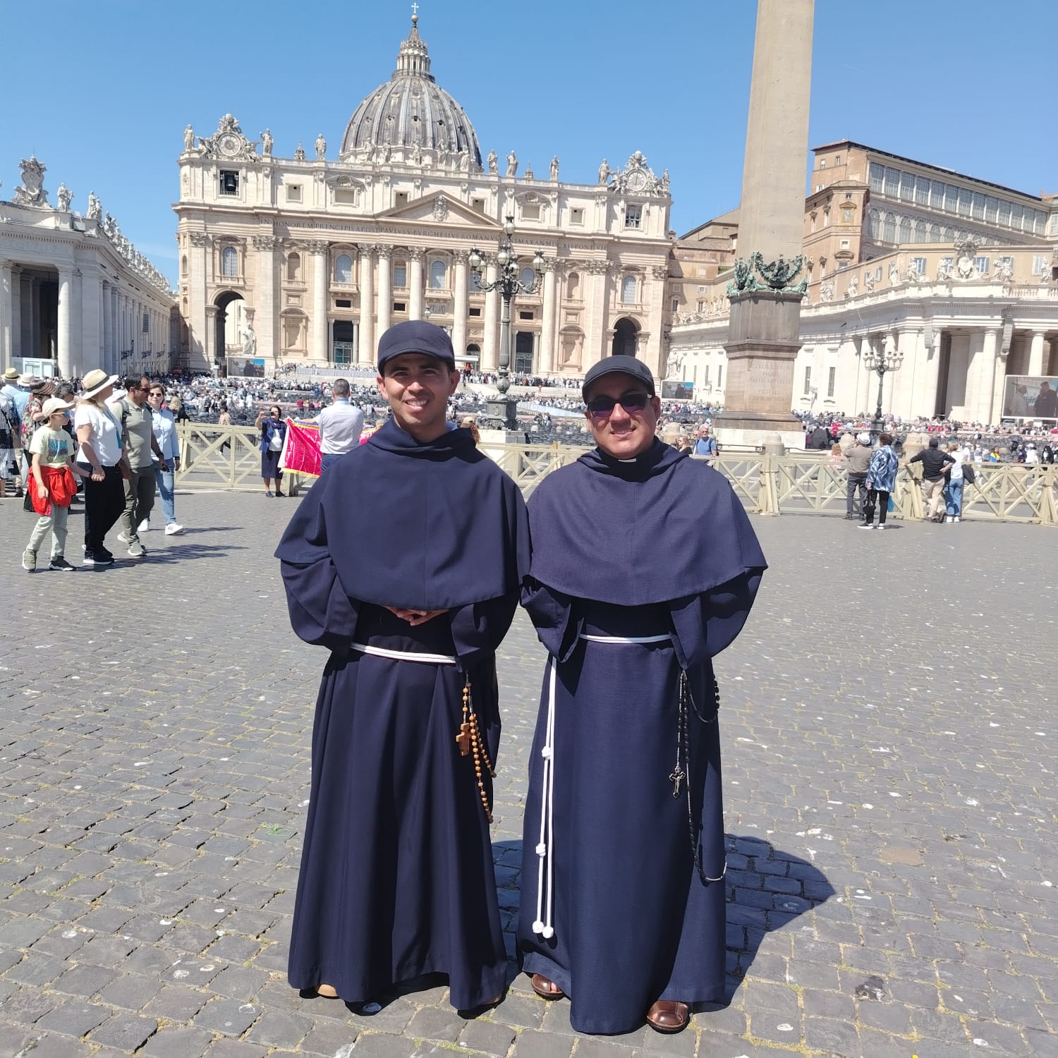 Due frati in Piazza San Pietro, Roma
